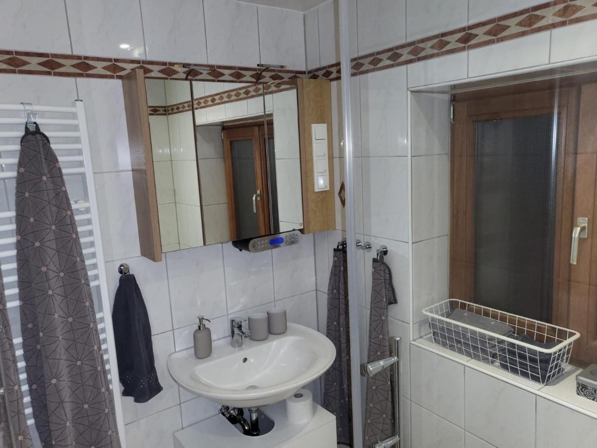 Tritt Ein Bring Glueck Herein - Exquisite 75 Qm - Messenaehe - Parkplatz - Flughafennaehe دوسلدورف المظهر الخارجي الصورة