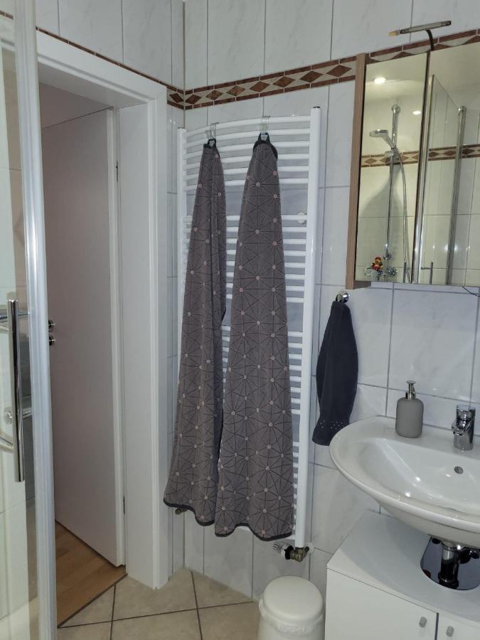 Tritt Ein Bring Glueck Herein - Exquisite 75 Qm - Messenaehe - Parkplatz - Flughafennaehe دوسلدورف المظهر الخارجي الصورة